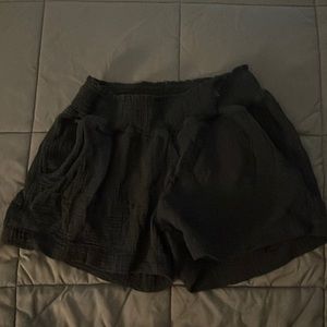 Three Dots Pull on Black Shorts